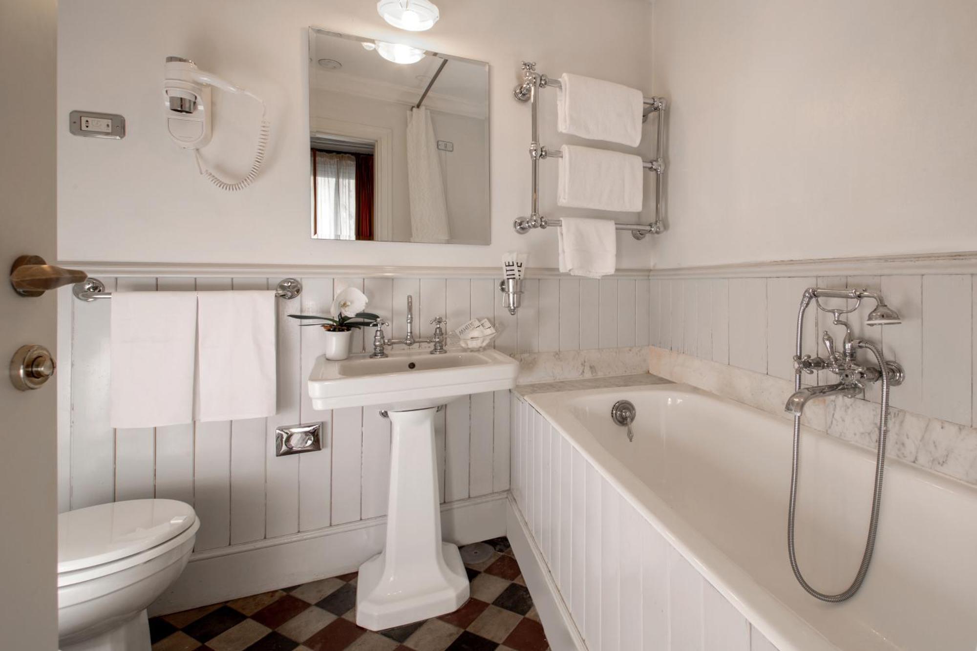 Quarto Superior com Cama de Casal ou 2 de Solteiro