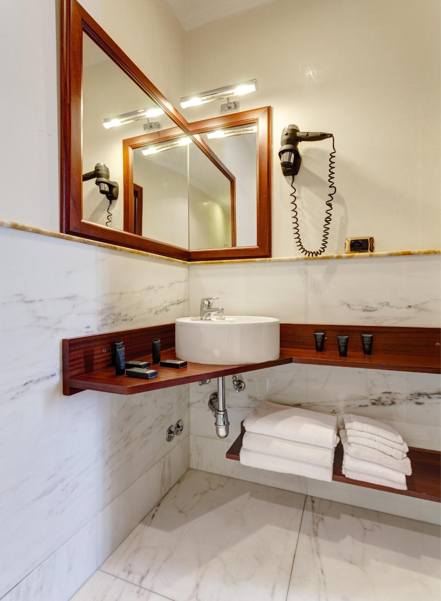 Superior Triple Room,105176528:JPEG