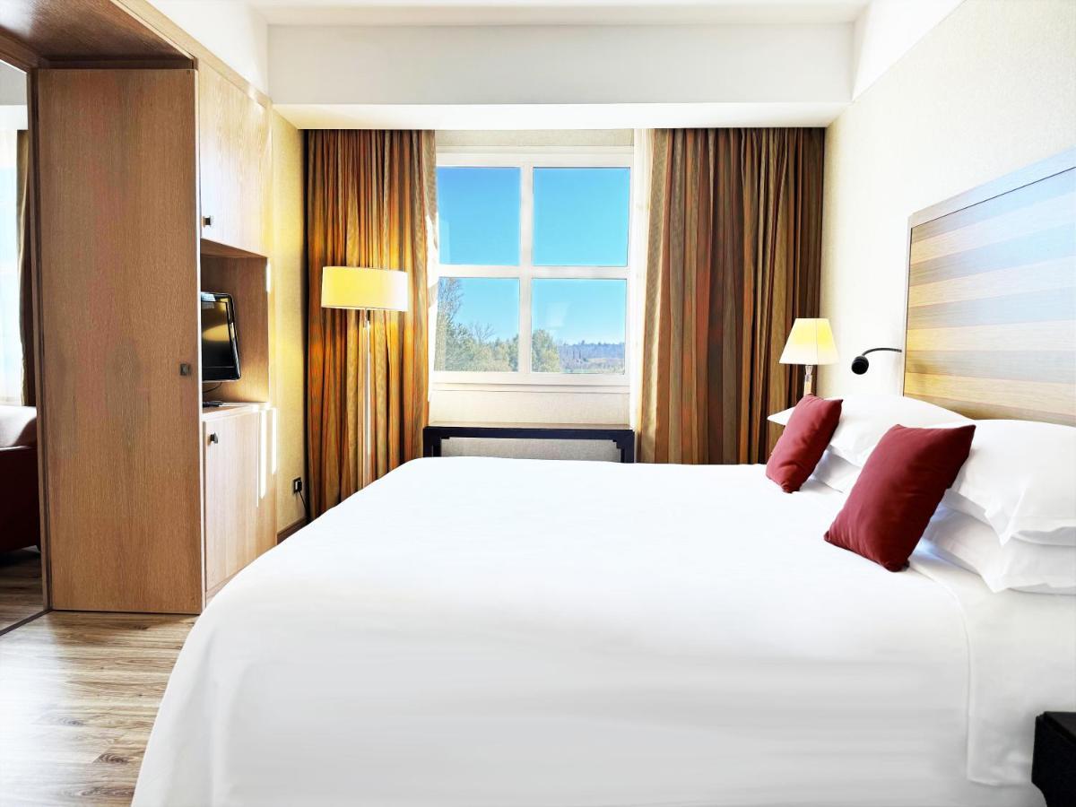 One-Bedroom Senior Executive King Suite Garden View,1498573945:JPEG