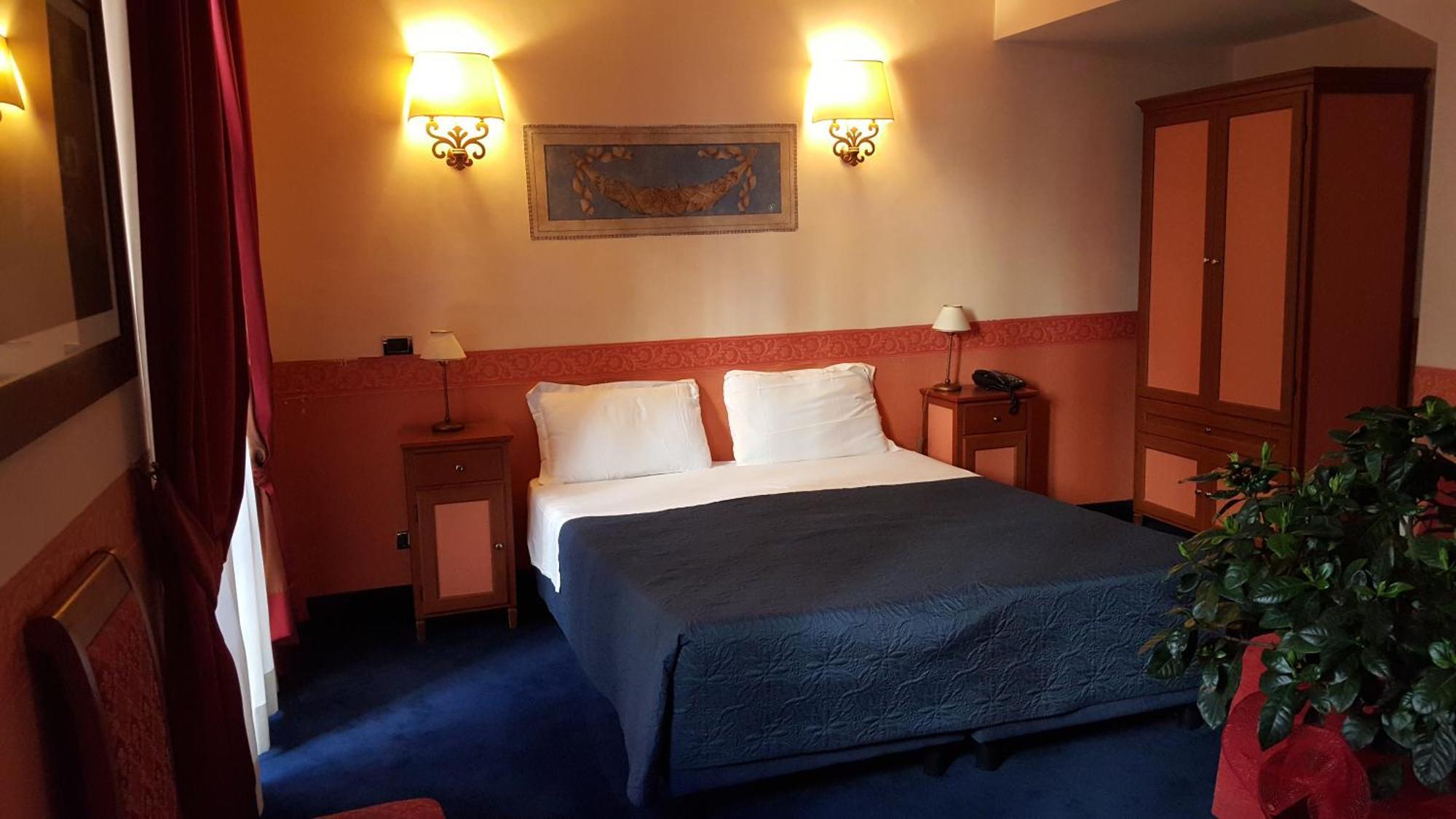 Quarto Clássico com Cama de Casal ou 2 de Solteiro